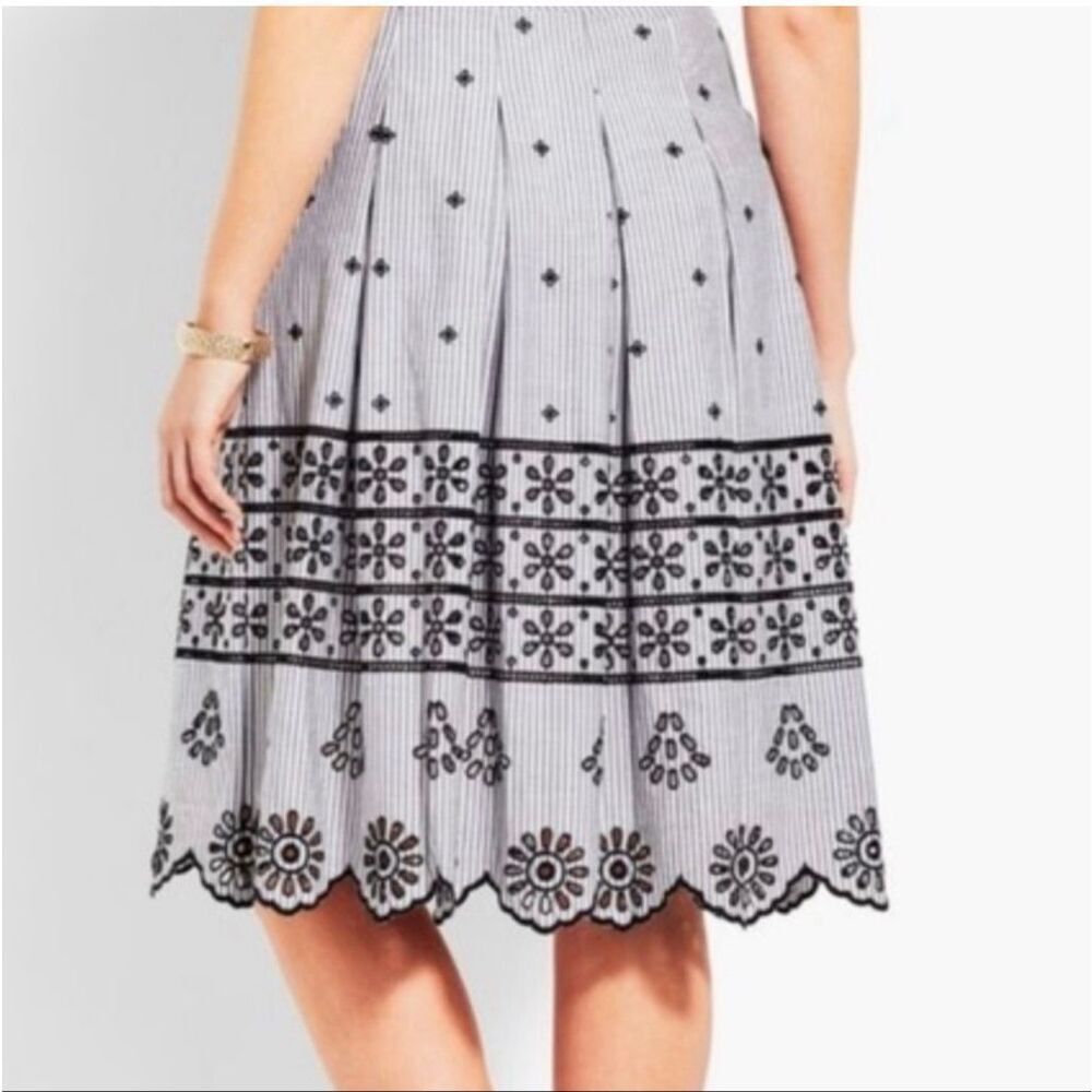 Talbots Striped Floral Eyelet Skirt Size 8P Gray Black Embroidered - Picture 2 of 7